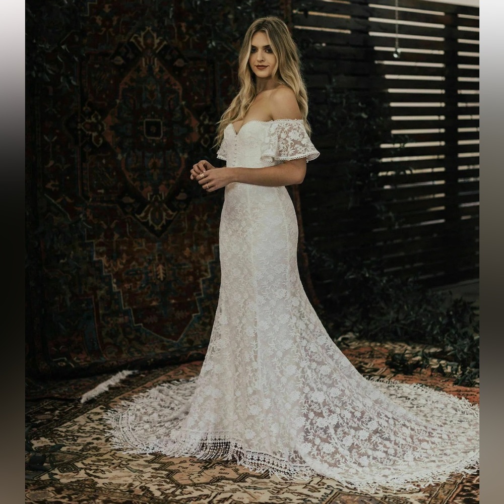 DREAMERS & LOVERS WEDDING GOWN